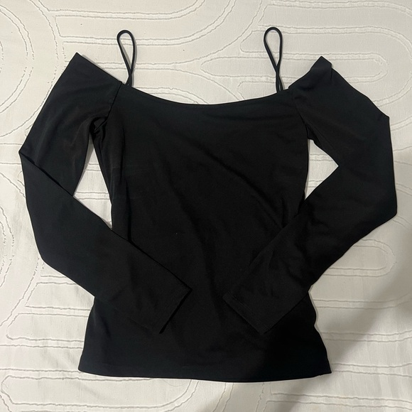 H&M Elegant Black Off-Shoulder Women's Top - Picture 4 of 6